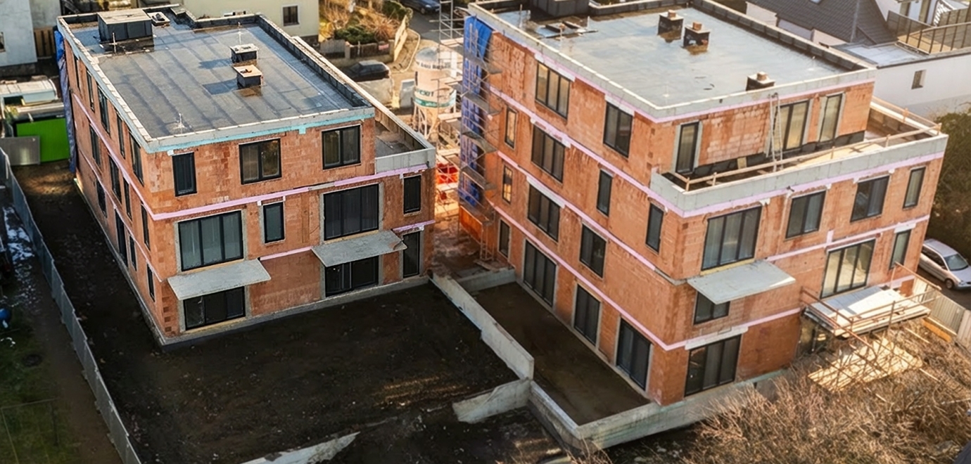 Komorní rezidenční projekt Viladomy Voborského v pražských Modřanech má glajchu