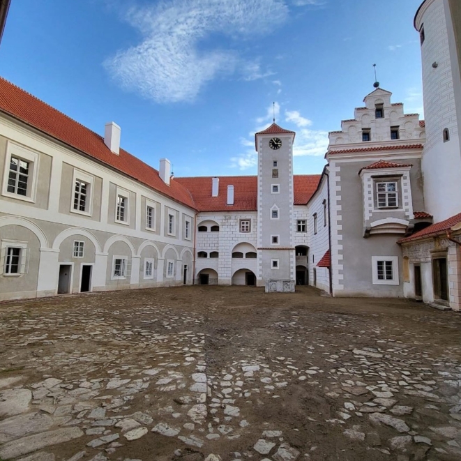 Rekonstrukce zámku Červená Řečice