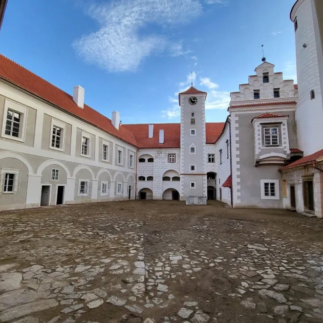 Rekonstrukce zámku Červená Řečice